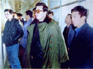 1993年12月時(shí)任河南省委書(shū)記、現(xiàn)任中央政治局常委的***視察我廠